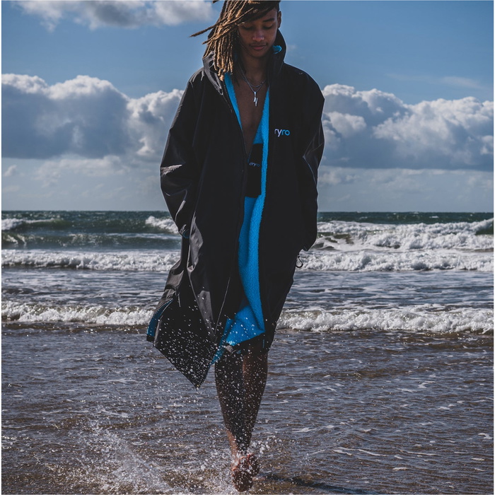 2026 Dryrobe Advance Long Sleeve Changing Robe DALSV3 - Black / Blue ...